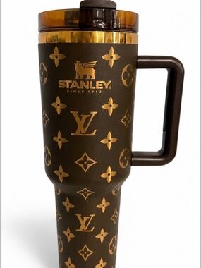 Stanley Brown Quencher H2.0 Flowstate™ Tumbler | 40 OZ